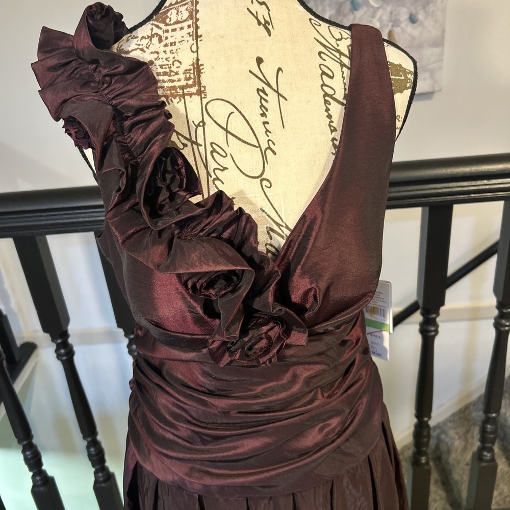 SL Fashions ~ Eggplant Purple V-Neck Pleated Fit & Flare Party Dress 8P NEW $128 - Picture 2 of 12